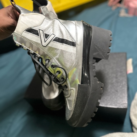 LOUIS VUITTON BOOTS - Picture 1 of 3